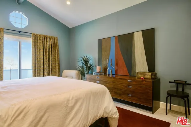 a view of walk in closet