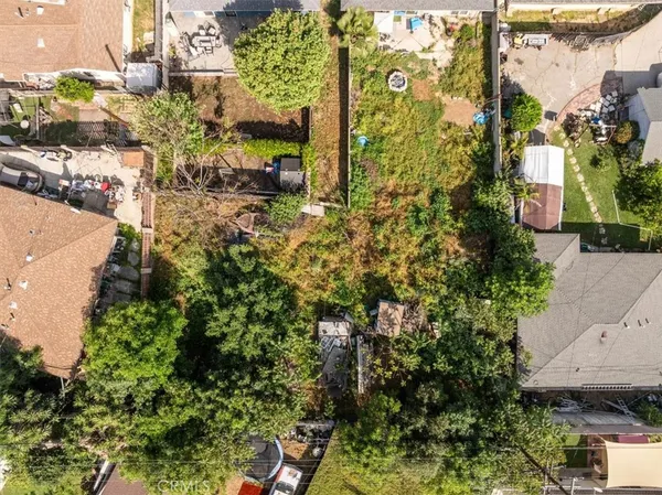 a view of a house with a tree