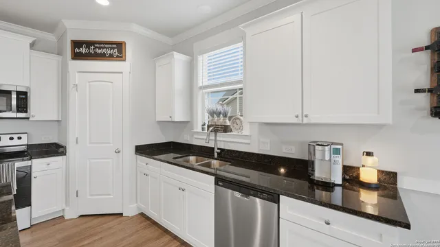 $335,000 | 164 Turnberry Drive, La Vernia, TX 78121