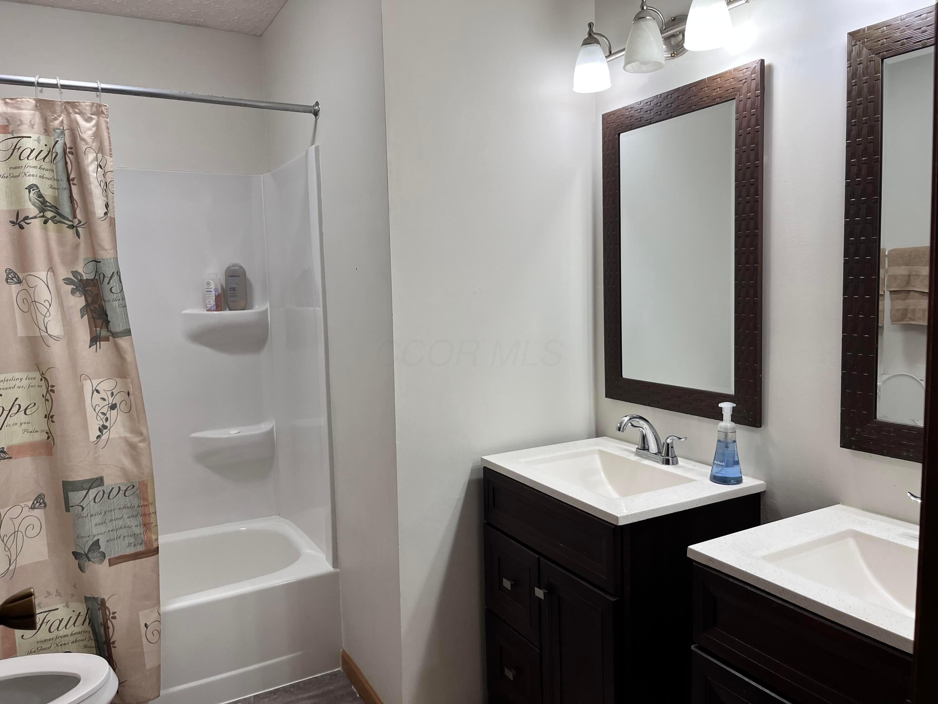 1160 Riva Ridge Boulevard Columbus, OH 43230 - Photo 8 of 10 Upstairs hall bath