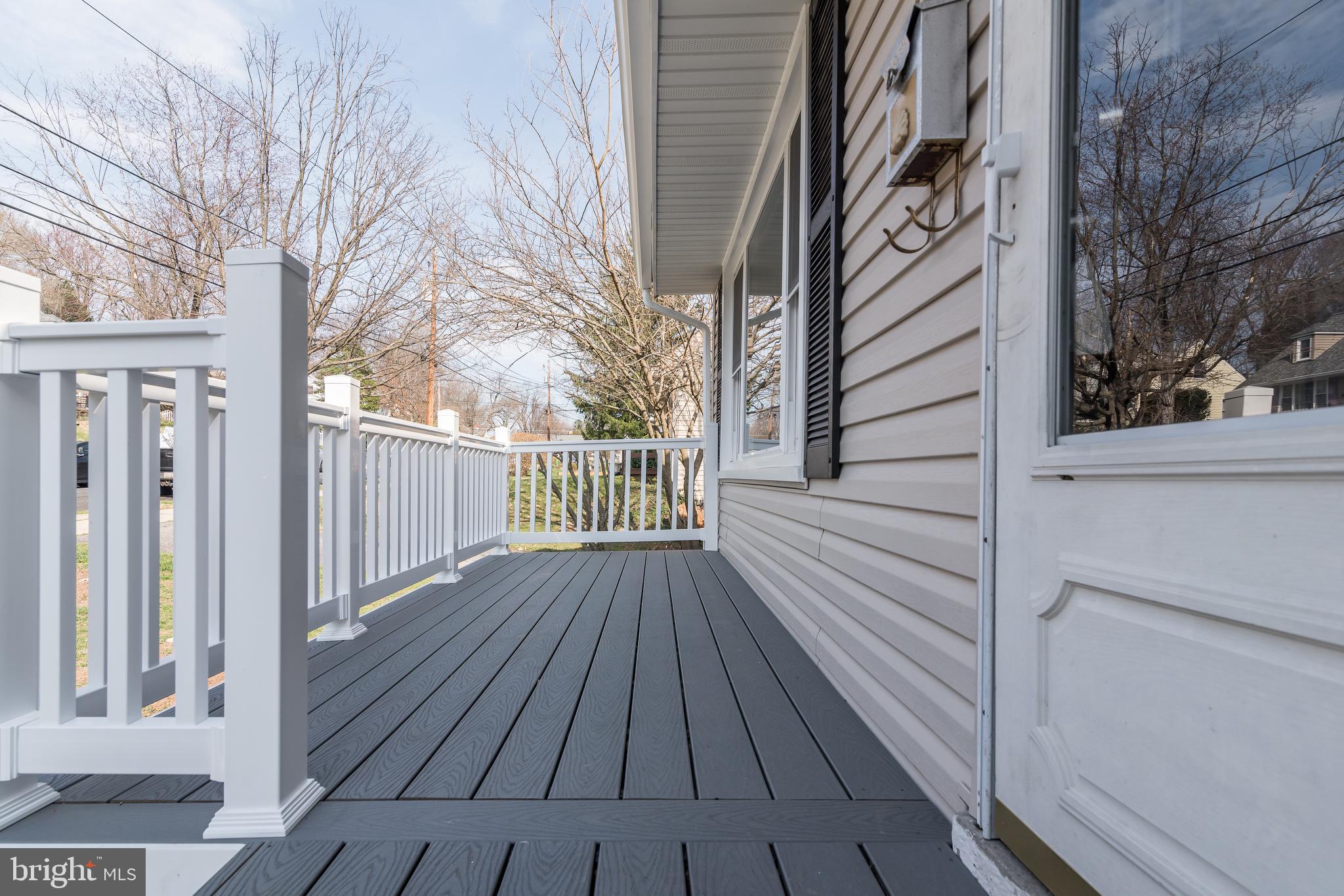 910 Robin Road Silver Spring, MD 20901 - Photo 4 of 49 Front Trek Porch