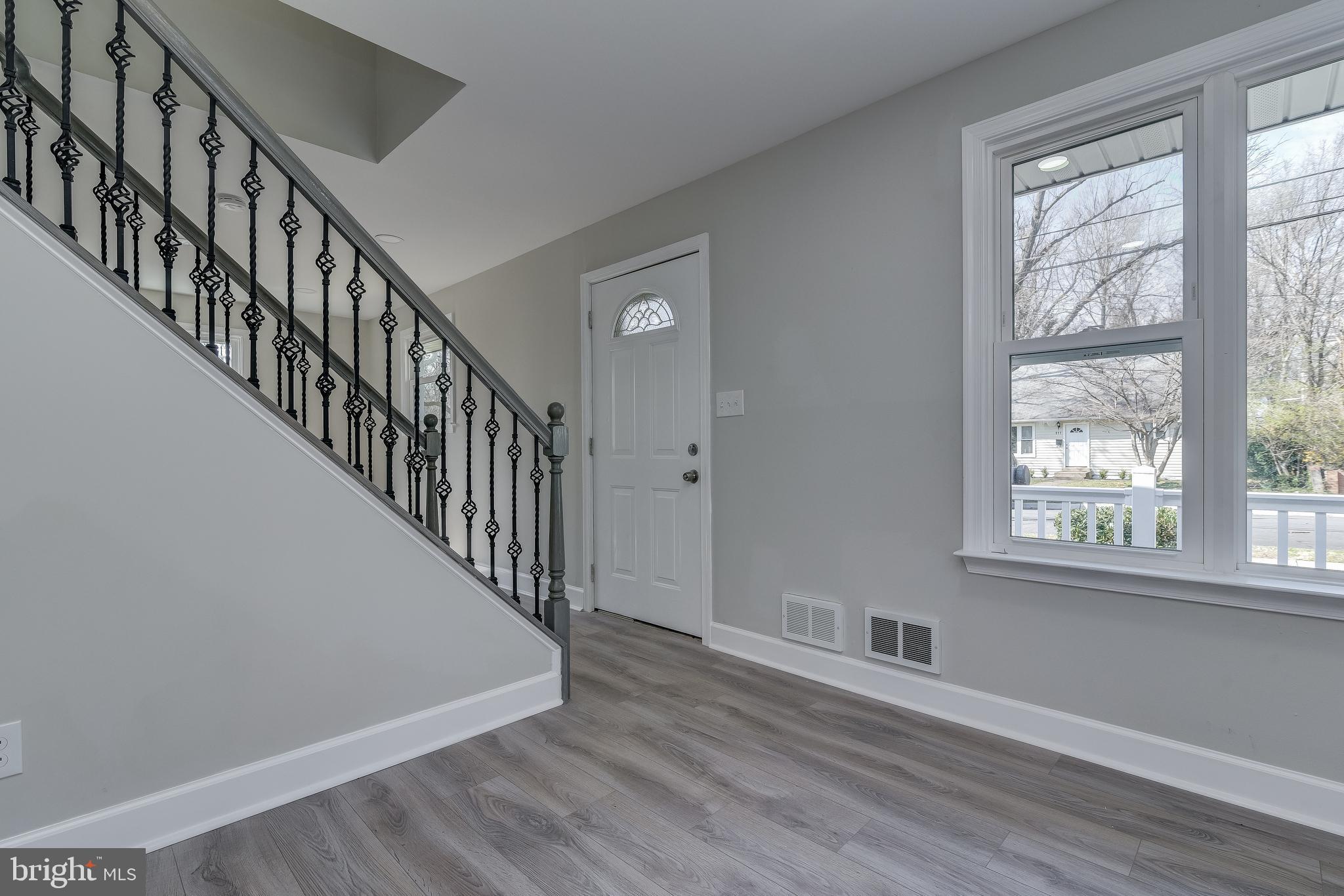 910 Robin Road Silver Spring, MD 20901 - Photo 5 of 49 Main Entrance Custom Build Stairs Rails