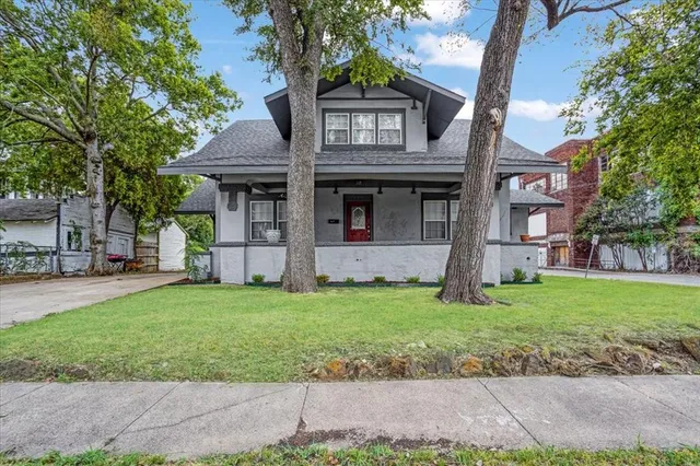 a view of a house with a yard and plants