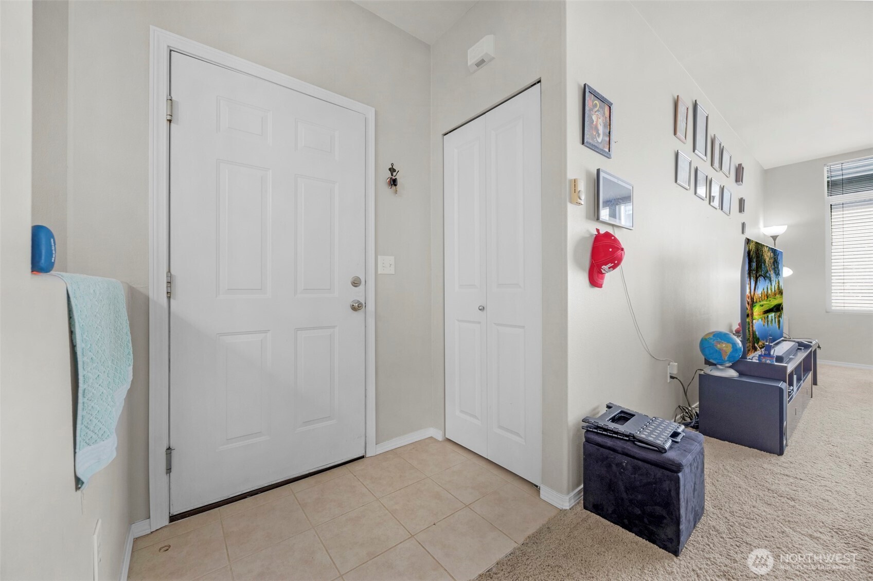 14915 38th Drive Southeast, Unit 3025 Bothell, WA 98012 - Photo 23 of 35 a view of an entryway with workspace