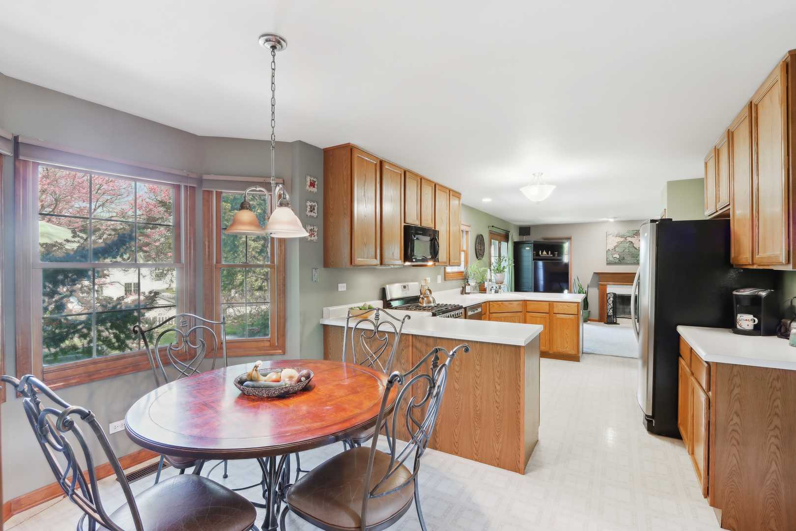 2835 Randall Ridge Court Elgin, IL 60124 - Photo 8 of 39 a kitchen with a table and chairs in it