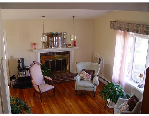 39 Milburn Road East Providence, RI 02914 - Photo 3 of 16 Living Room.