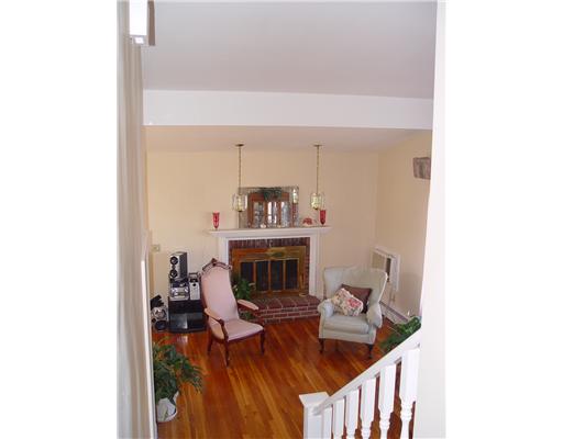 39 Milburn Road East Providence, RI 02914 - Photo 4 of 16 Living Room.