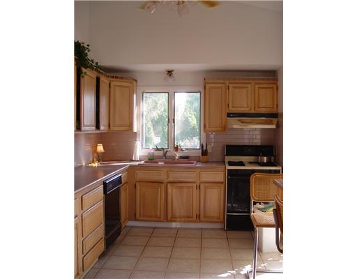 39 Milburn Road East Providence, RI 02914 - Photo 6 of 16 Kitchen.