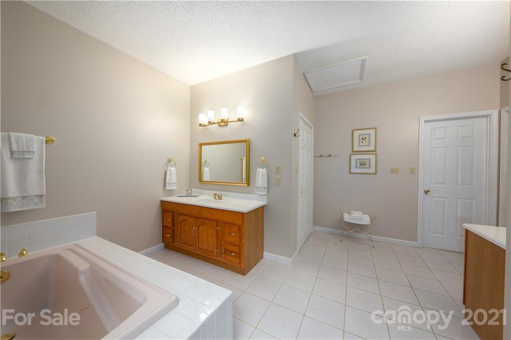62 Dye Leaf Road Fairview, NC 28730 - Photo 14 of 41 Gallery Image 14