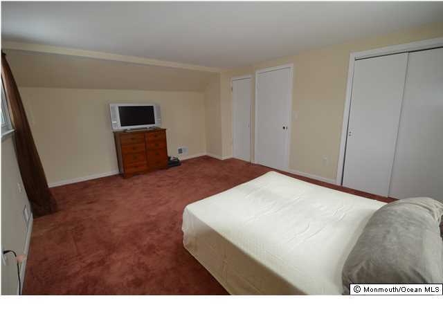 955 Hyson Road Jackson, NJ 08527 - Photo 15 of 15 a living room with a bed