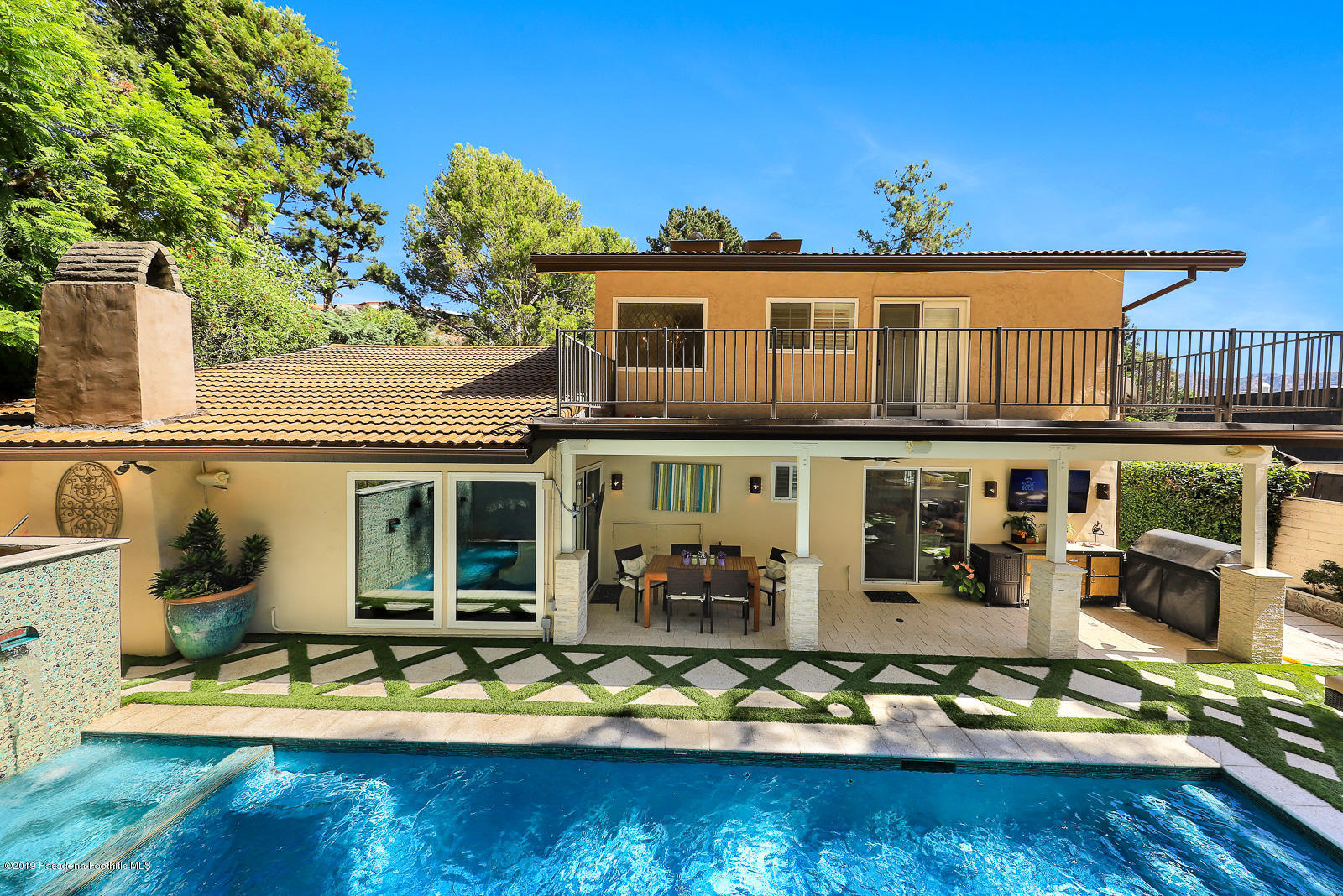 1412 Hillside Drive Glendale, CA 91208 - Photo 30 of 33 a view of a house with swimming pool and sitting area