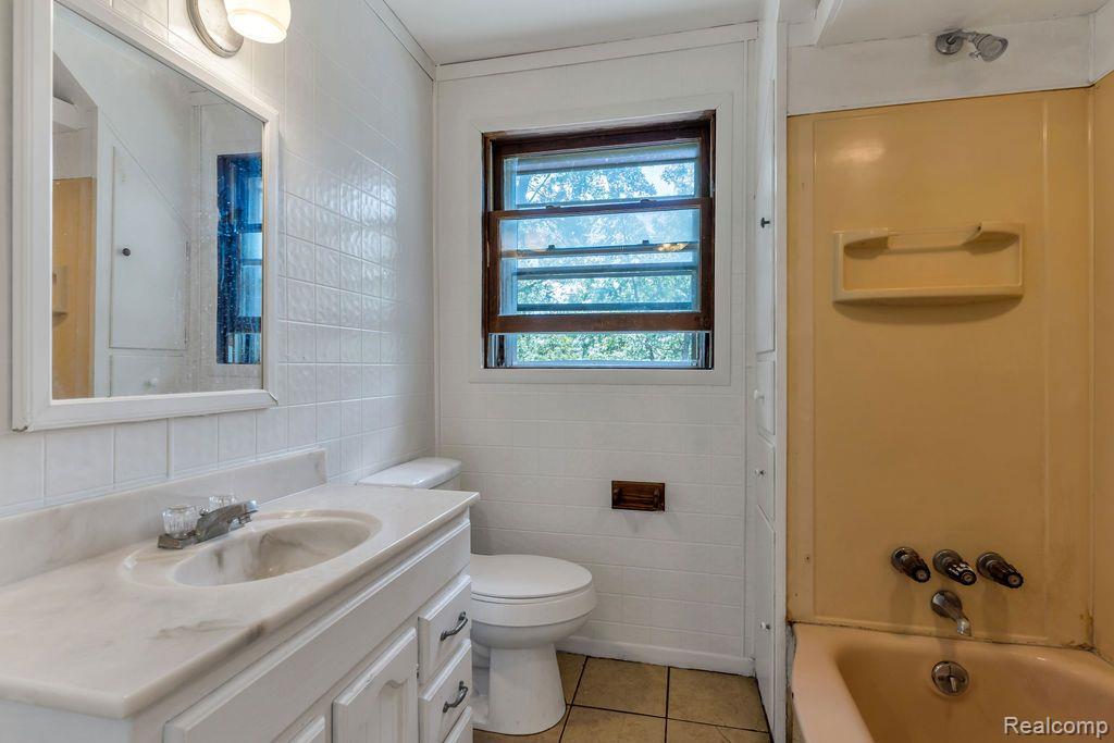 2305 Flushing Road Flint, MI 48504 - Photo 24 of 32