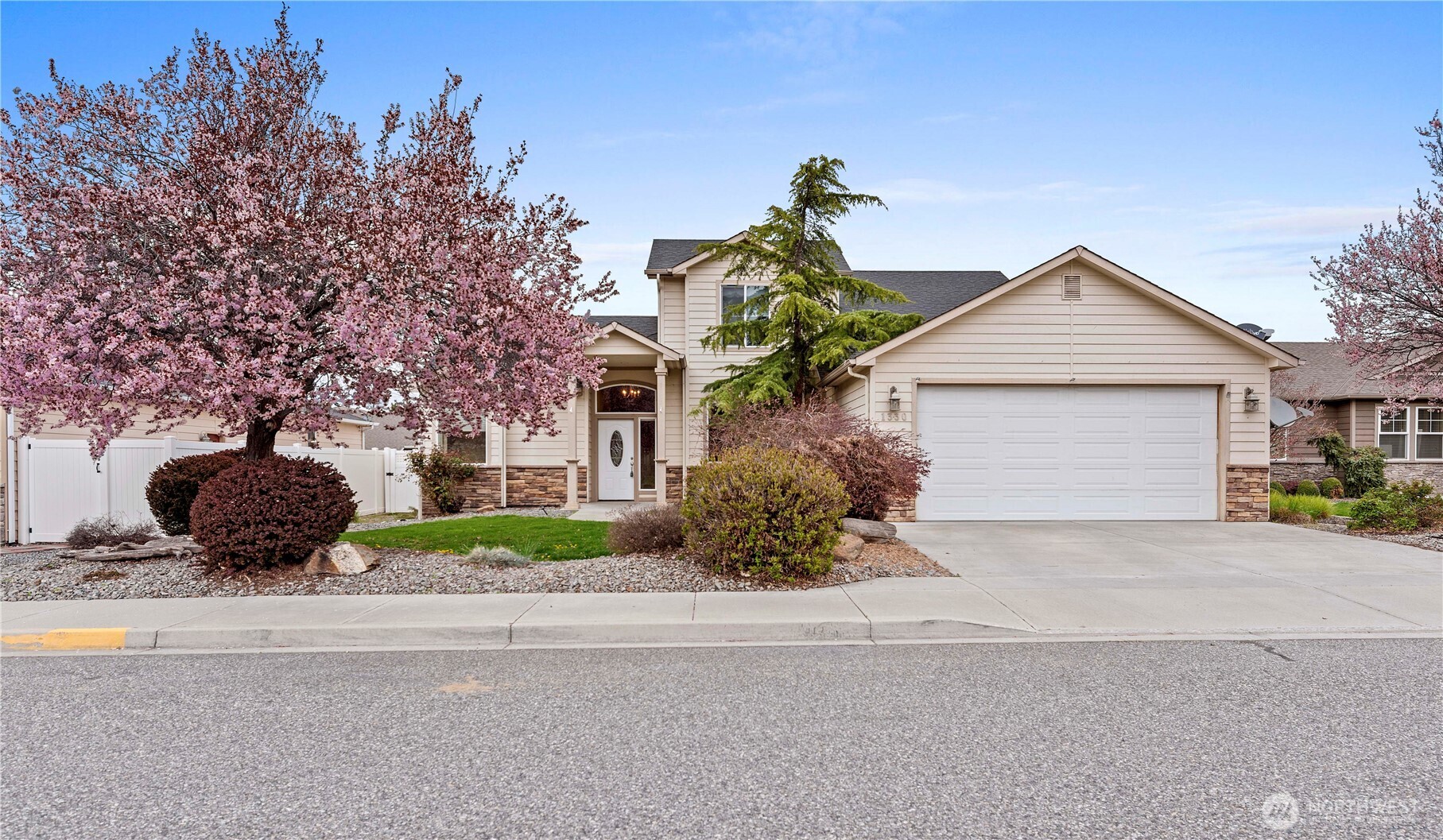 1330 Boulder Loop East Wenatchee, WA 98802 - Photo 1 of 39