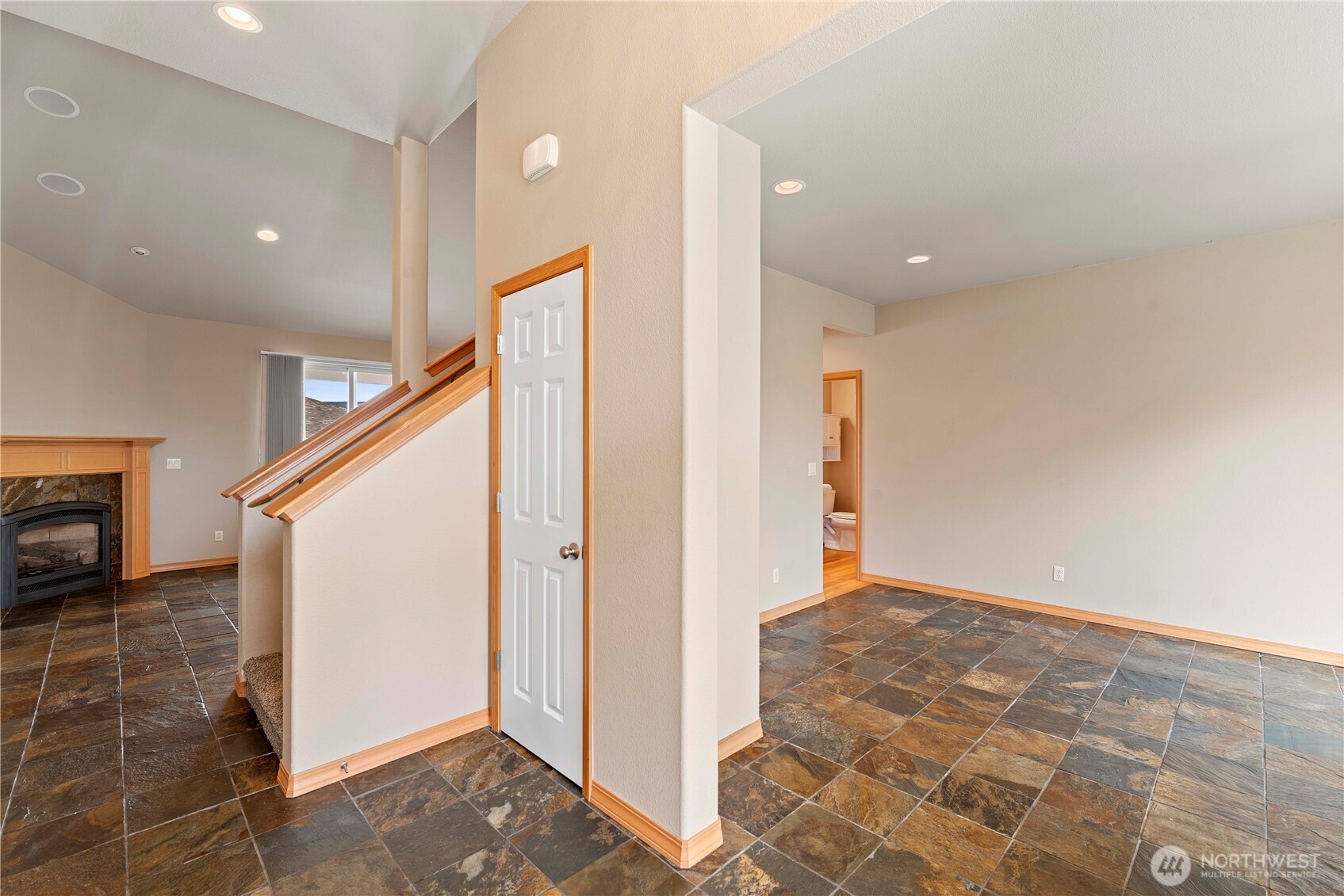 1330 Boulder Loop East Wenatchee, WA 98802 - Photo 3 of 39