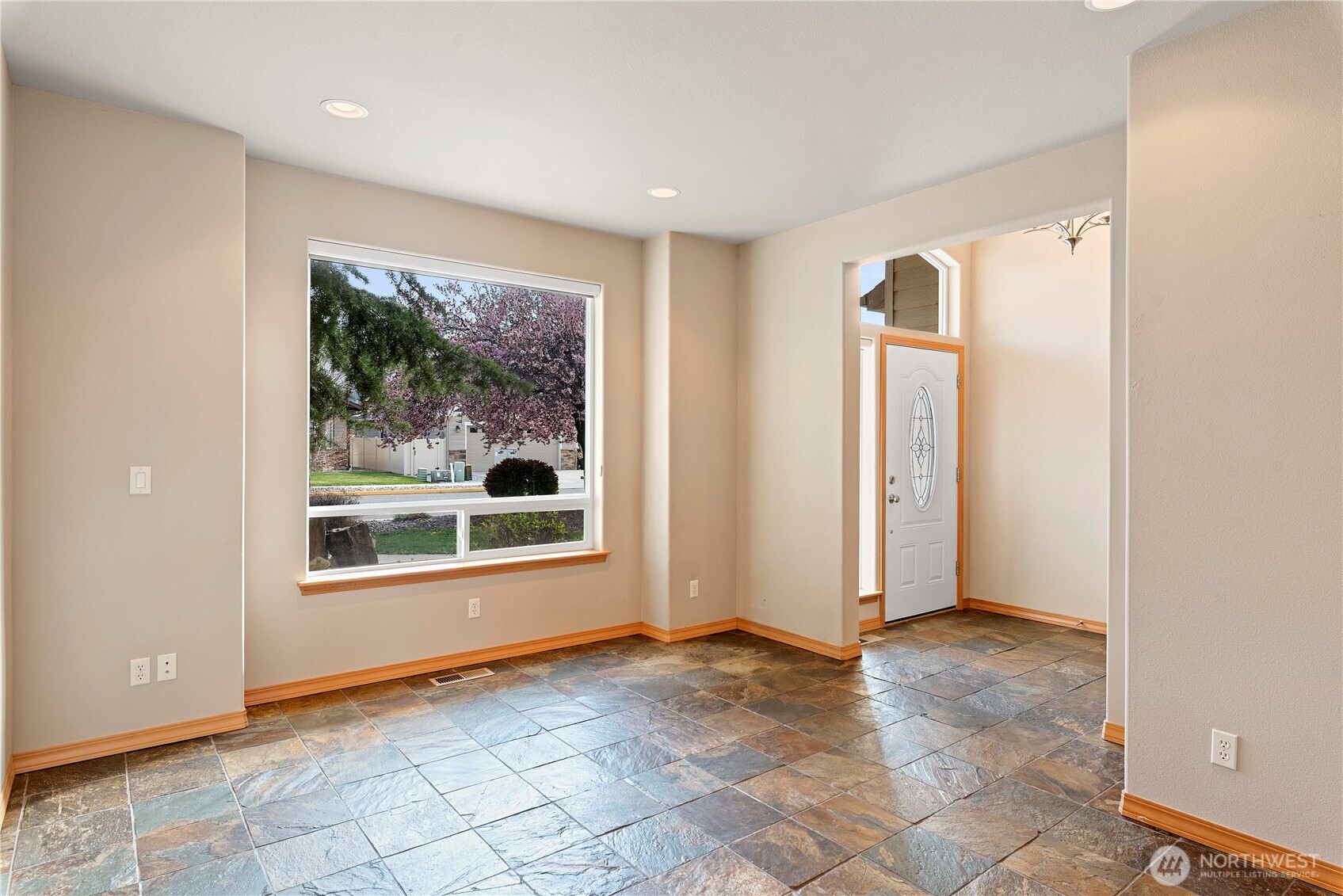 1330 Boulder Loop East Wenatchee, WA 98802 - Photo 4 of 39