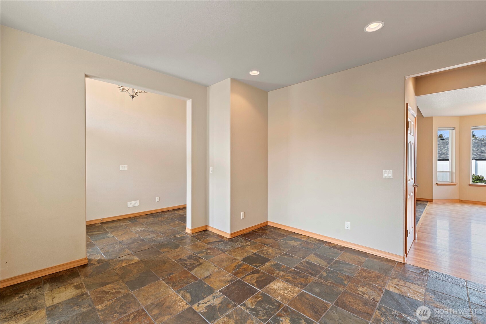 1330 Boulder Loop East Wenatchee, WA 98802 - Photo 5 of 39