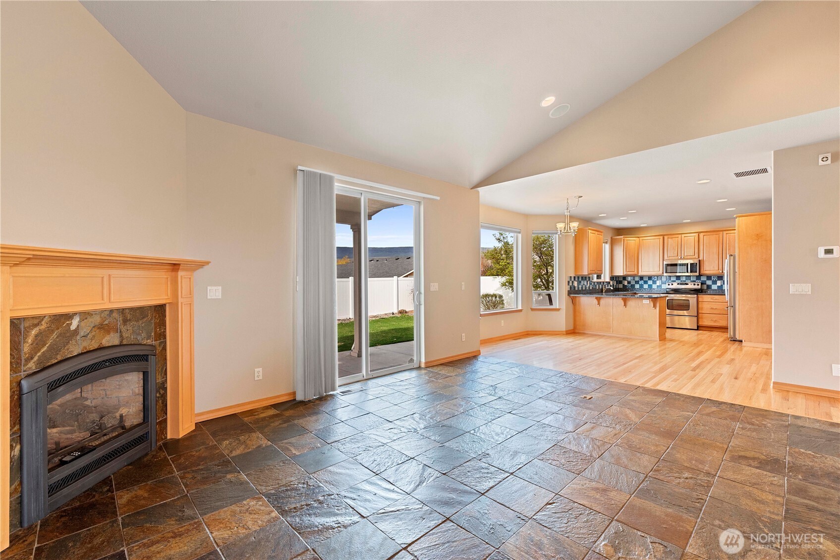 1330 Boulder Loop East Wenatchee, WA 98802 - Photo 6 of 39