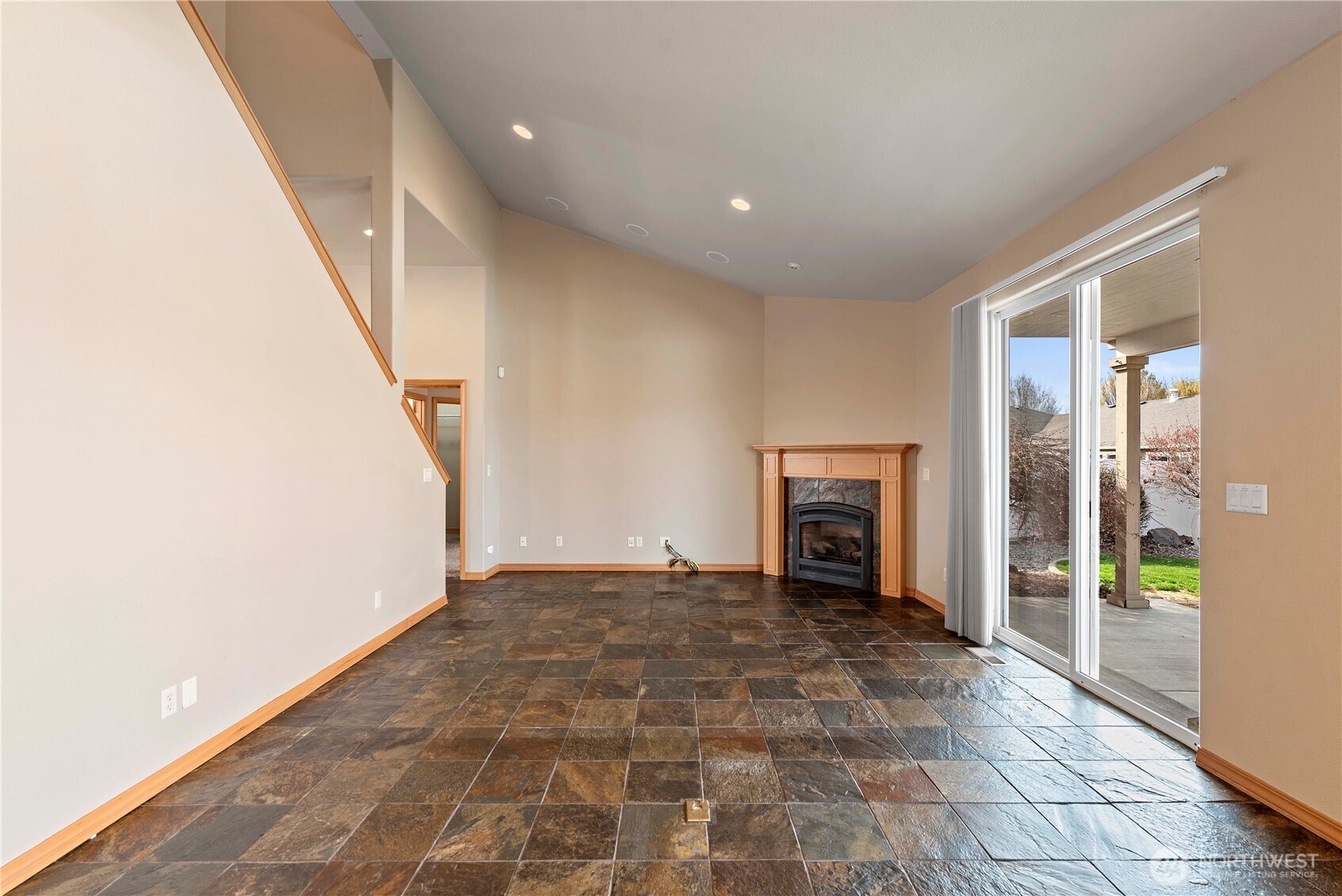 1330 Boulder Loop East Wenatchee, WA 98802 - Photo 7 of 39