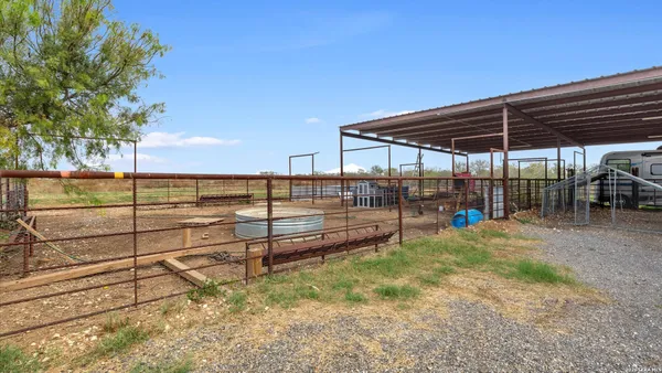 $749,000 | 6286 Farm To Market 2146, Jourdanton, TX 78206