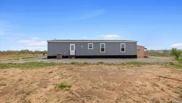 $749,000 | 6286 Farm To Market 2146, Jourdanton, TX 78206
