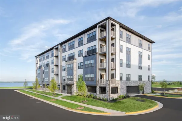 $3,200 | 1611 Potomac Shores Parkway, Unit 401, Dumfries, VA 22026
