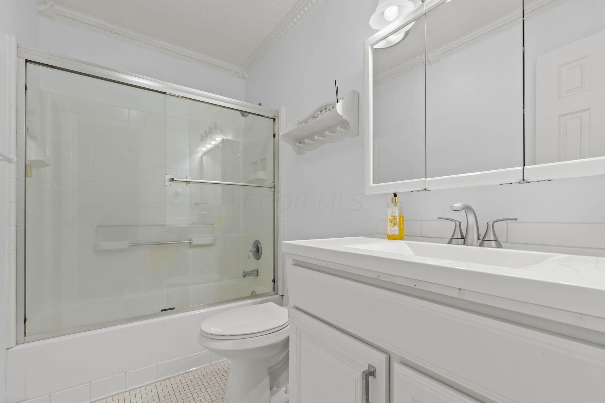 712 Cherrington Road Westerville, OH 43081 - Photo 17 of 45 Hallway full Bath