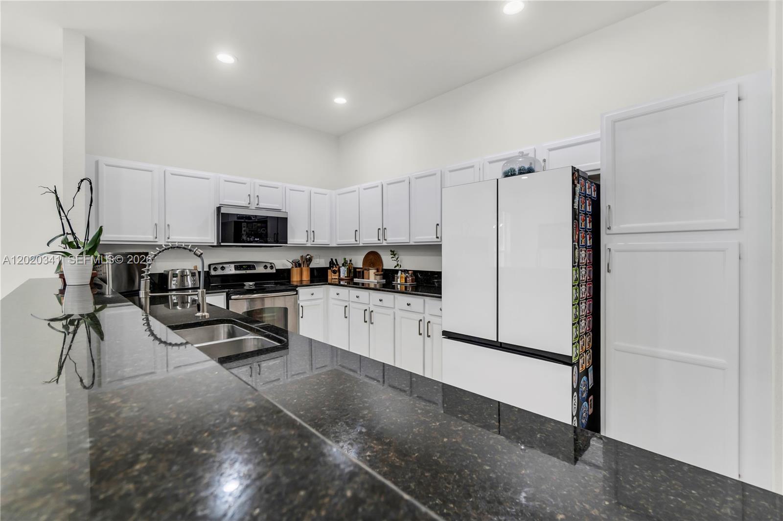17064 Southwest 90th Way Miami, FL 33196 - Photo 13 of 36