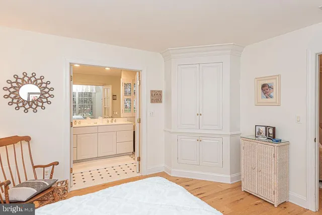 an aerial view of a houses with outdoor space and lake view