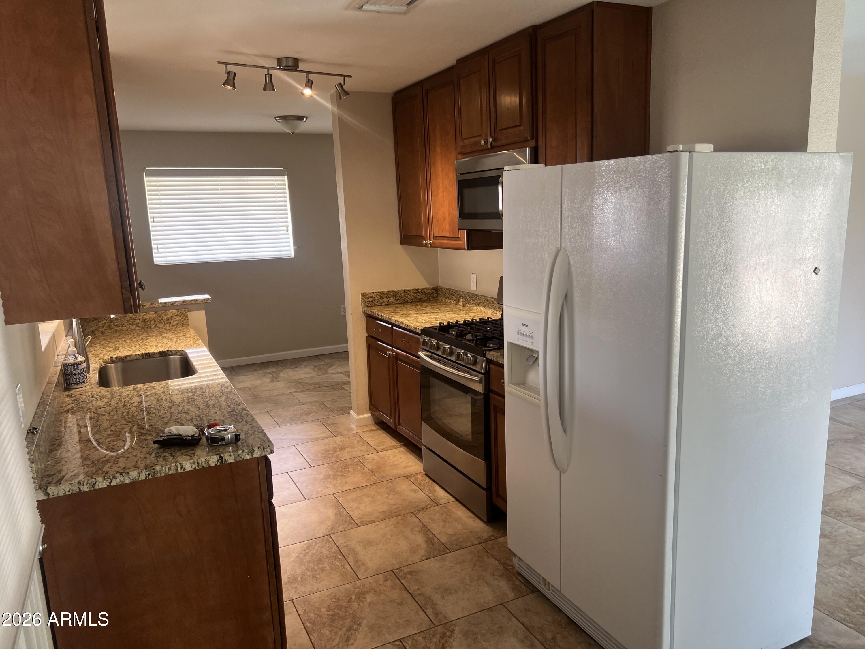 1031 West Romo Jones Street Tempe, AZ 85281 - Photo 4 of 13 IMG_1508