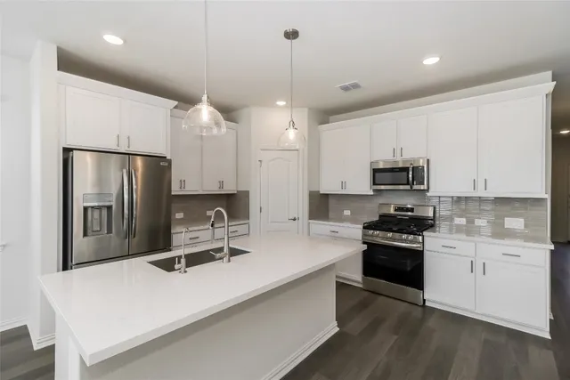 $2,200 | 530 Ansley Court, Taylor, TX 76574