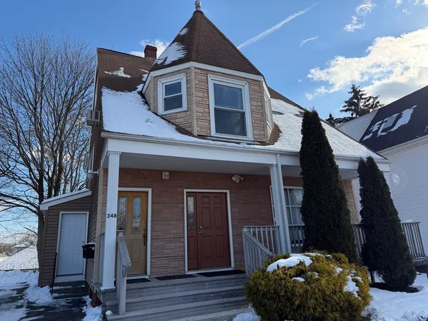 $2,400 | 346 Lovell Street, Unit 3, Worcester, MA 01602