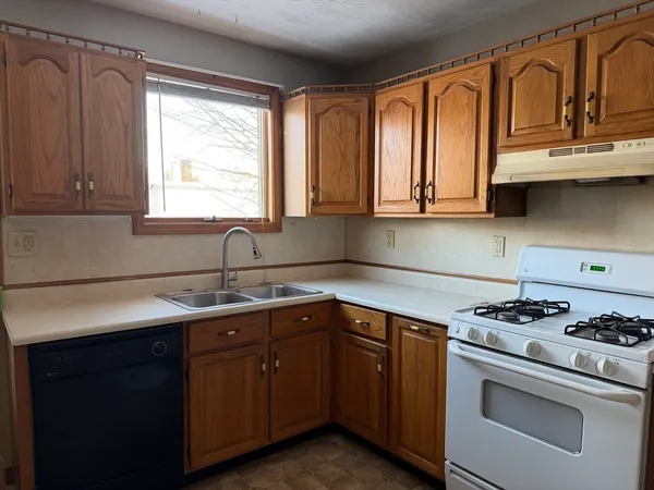 $2,400 | 346 Lovell Street, Unit 3, Worcester, MA 01602