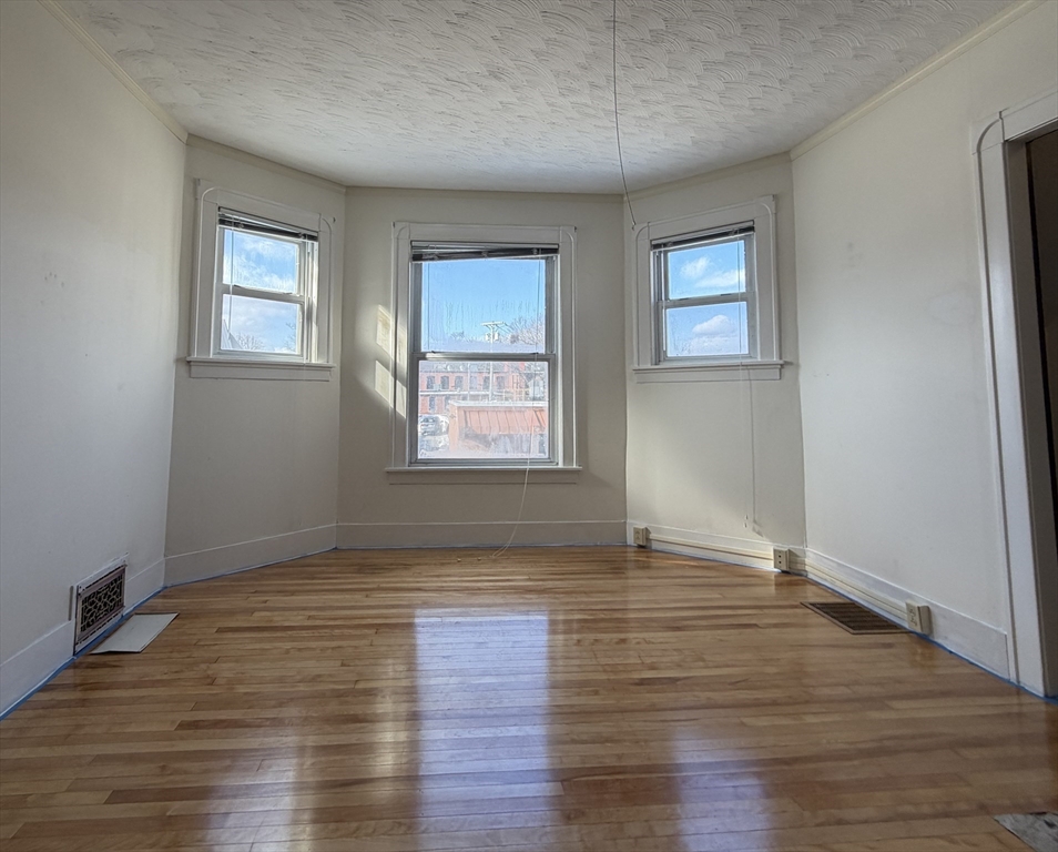 346 Lovell Street, Unit 3 Worcester, MA 01602 - Photo 3 of 8