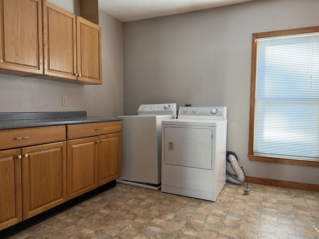 346 Lovell Street, Unit 3 Worcester, MA 01602 - Photo 4 of 8