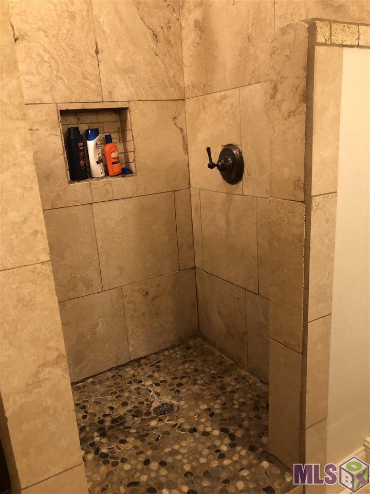 35094 Perkins Road Denham Springs, LA 70706 - Photo 14 of 16 Primary Shower
