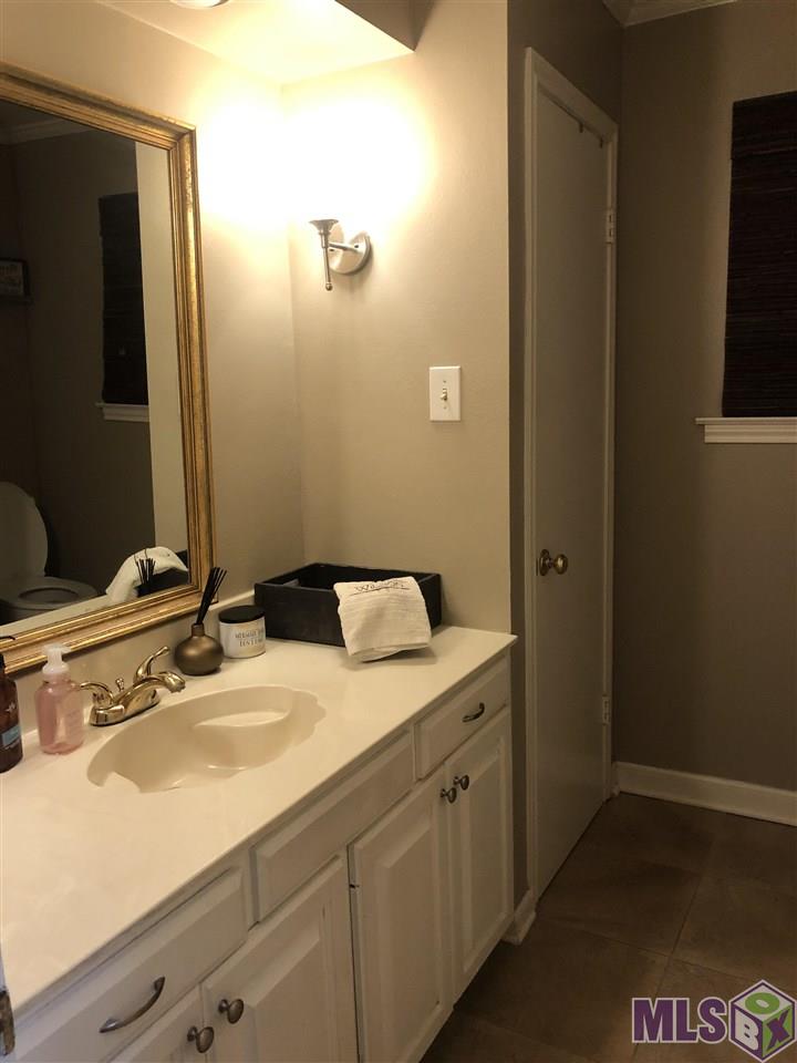 35094 Perkins Road Denham Springs, LA 70706 - Photo 15 of 16 Guest Bathroom
