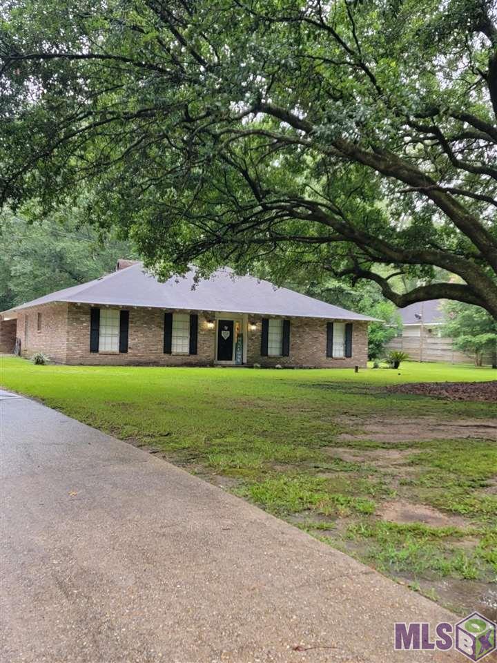 35094 Perkins Road Denham Springs, LA 70706 - Photo 2 of 16 Driveway View