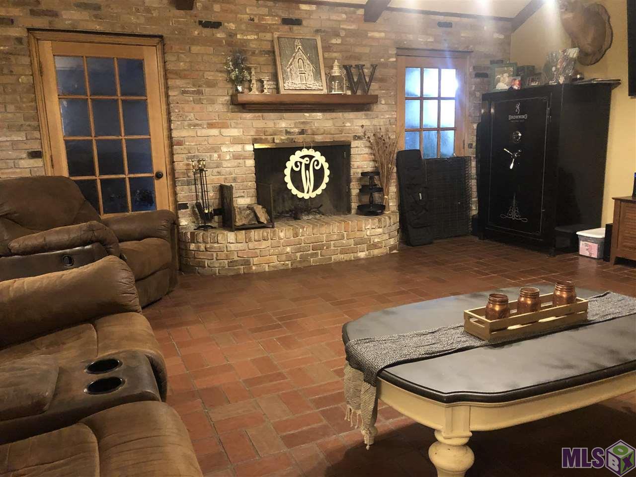 35094 Perkins Road Denham Springs, LA 70706 - Photo 6 of 16 Living Room