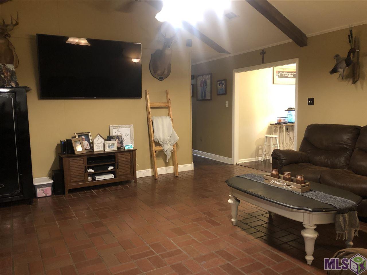 35094 Perkins Road Denham Springs, LA 70706 - Photo 9 of 16 Living Room