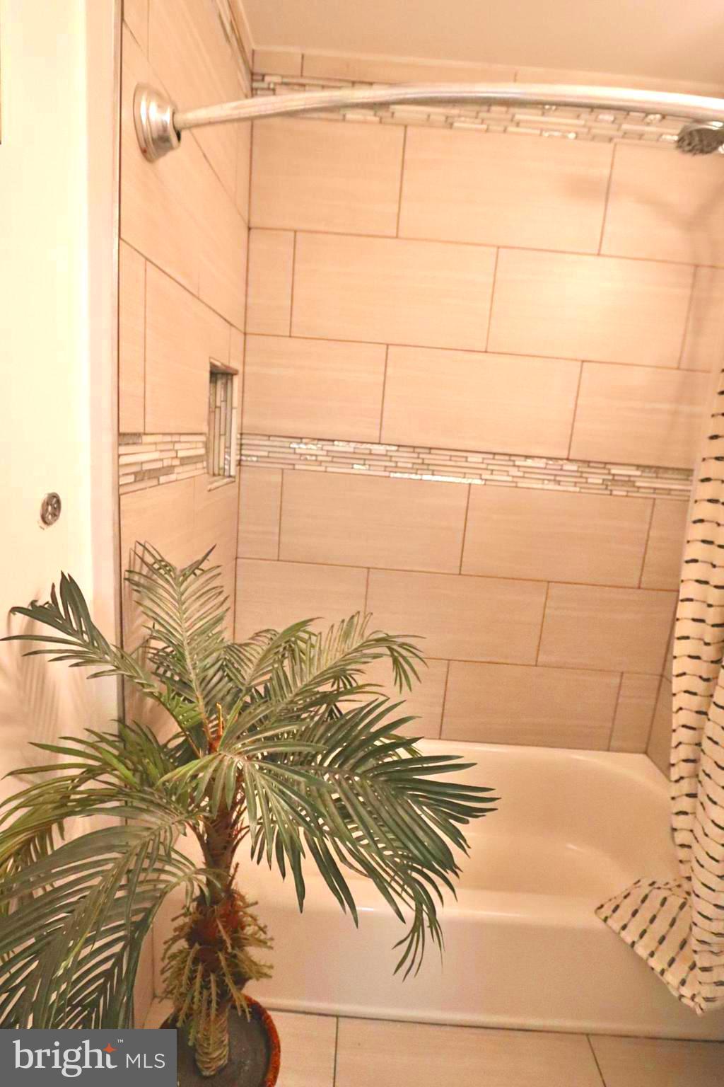 3125 Comly Road Philadelphia, PA 19154 - Photo 12 of 44 a bathroom with a bathtub