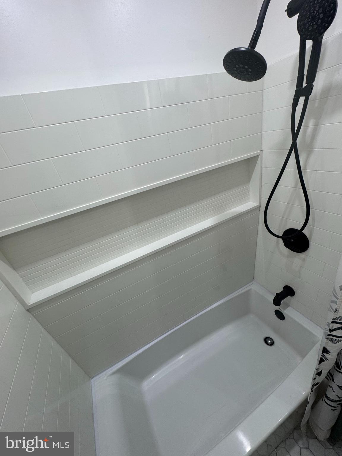 3125 Comly Road Philadelphia, PA 19154 - Photo 35 of 44 a bathroom with a bath tub