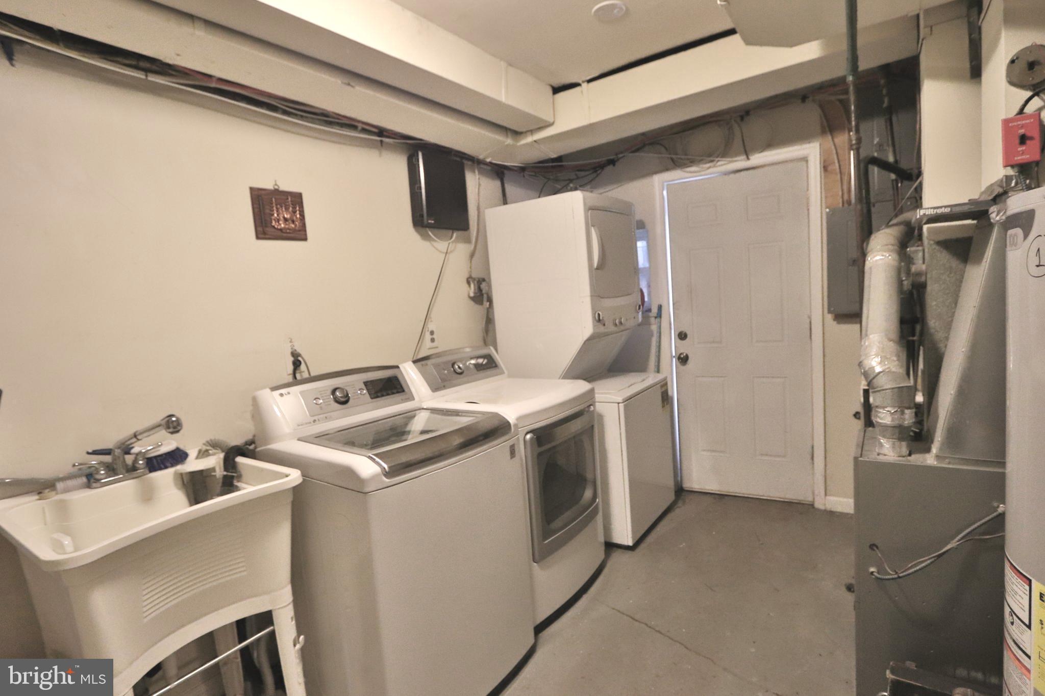 3125 Comly Road Philadelphia, PA 19154 - Photo 38 of 44 a utility room with dryer and washer