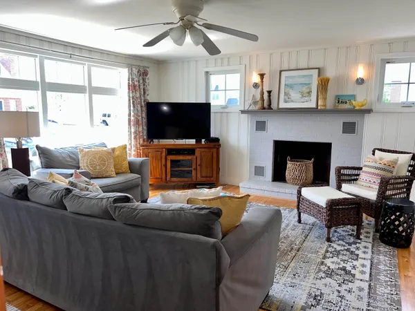 $3,200 | 20 Lowell Street, Seabrook, NH 03874