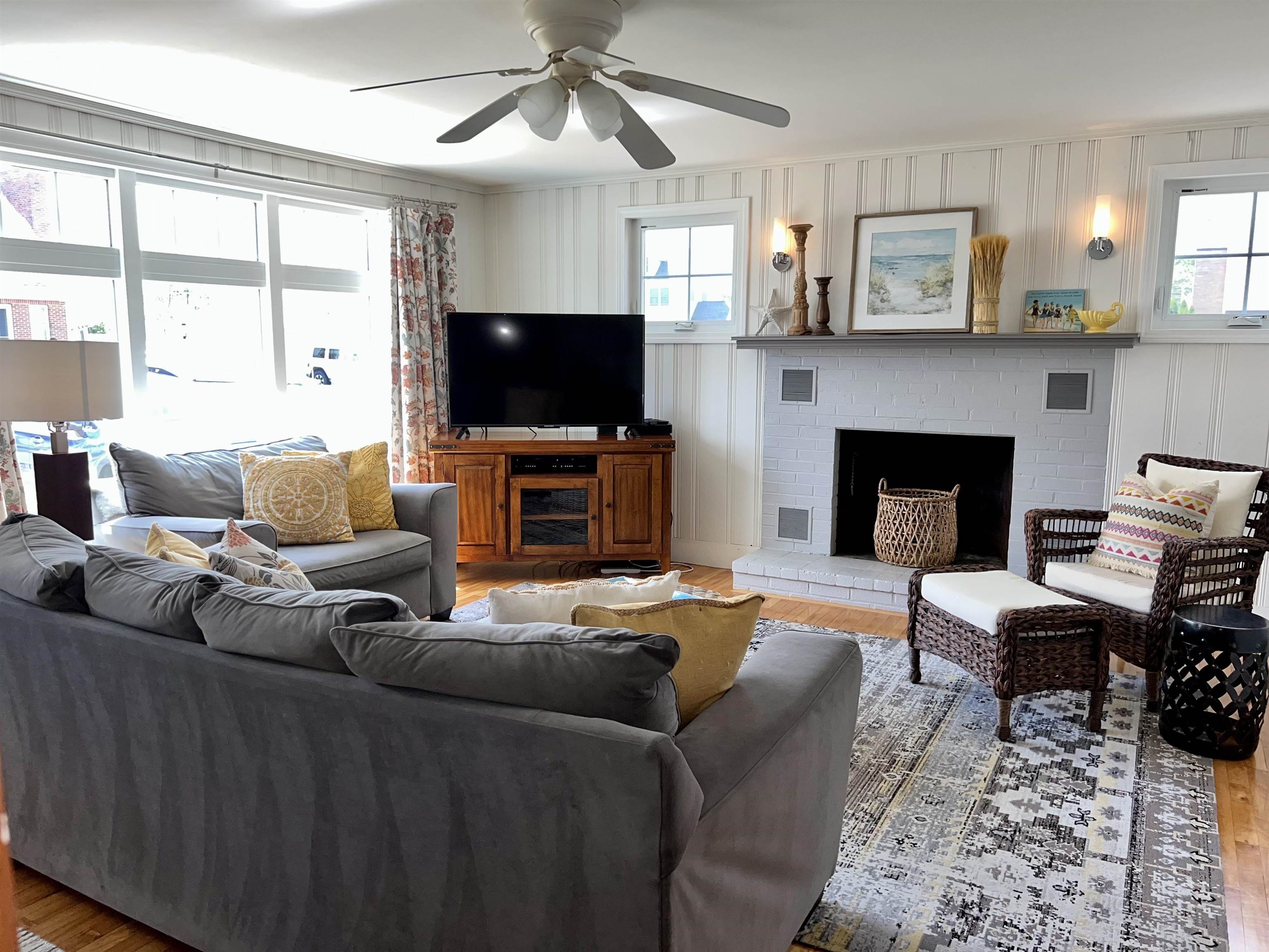 20 Lowell Street Seabrook, NH 03874 - Photo 5 of 14