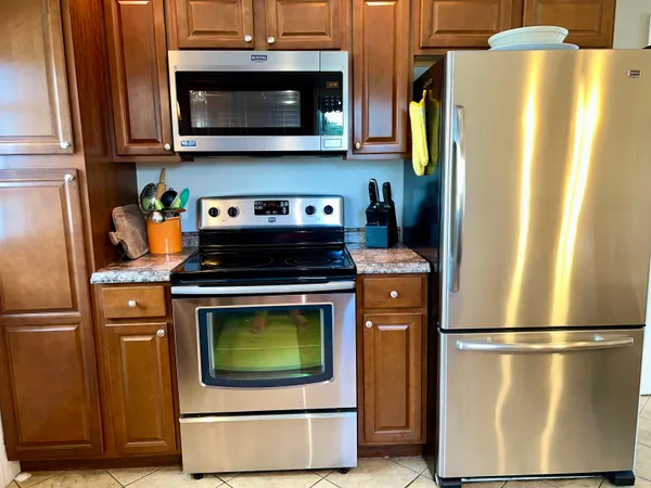 $3,200 | 20 Lowell Street, Seabrook, NH 03874