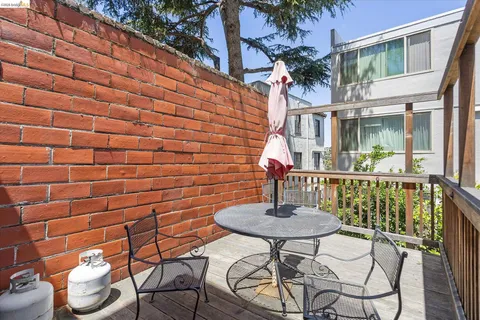 $1,495,000 | 647 Beacon Street, Oakland, CA 94610
