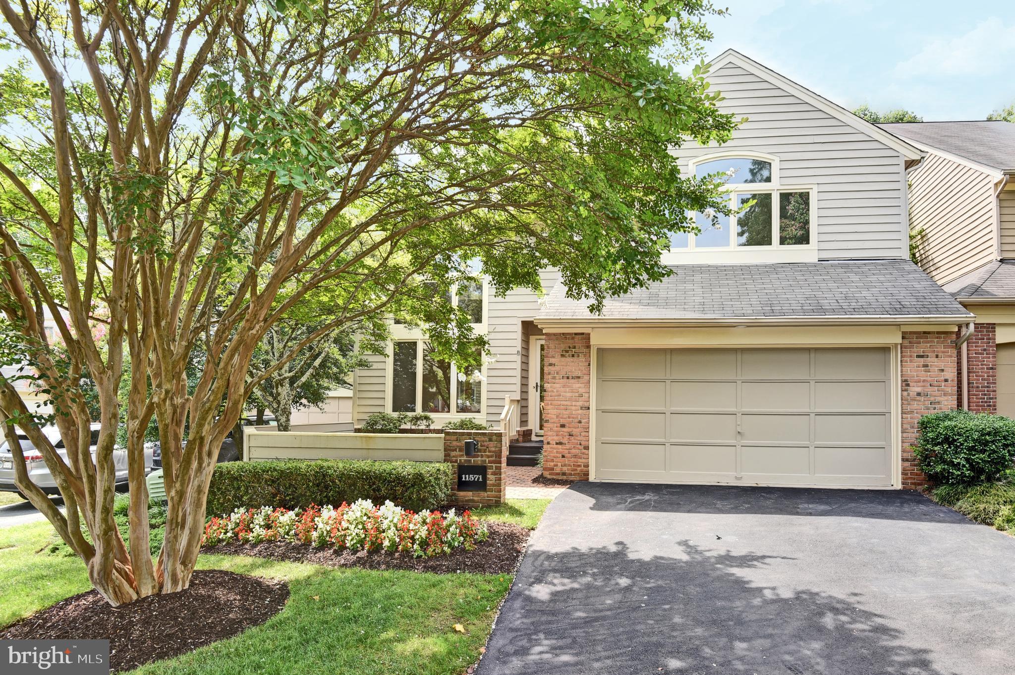 11571 Hemingway Drive Reston, VA 20194 - Photo 2 of 41