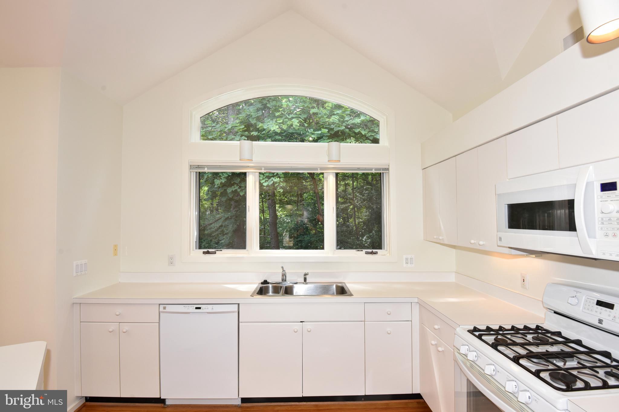 11571 Hemingway Drive Reston, VA 20194 - Photo 18 of 41