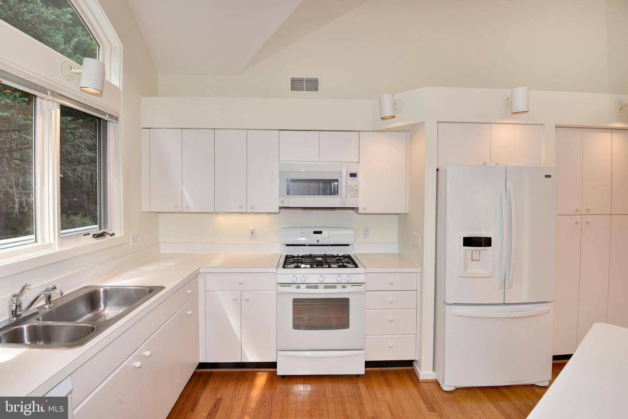 11571 Hemingway Drive Reston, VA 20194 - Photo 19 of 41
