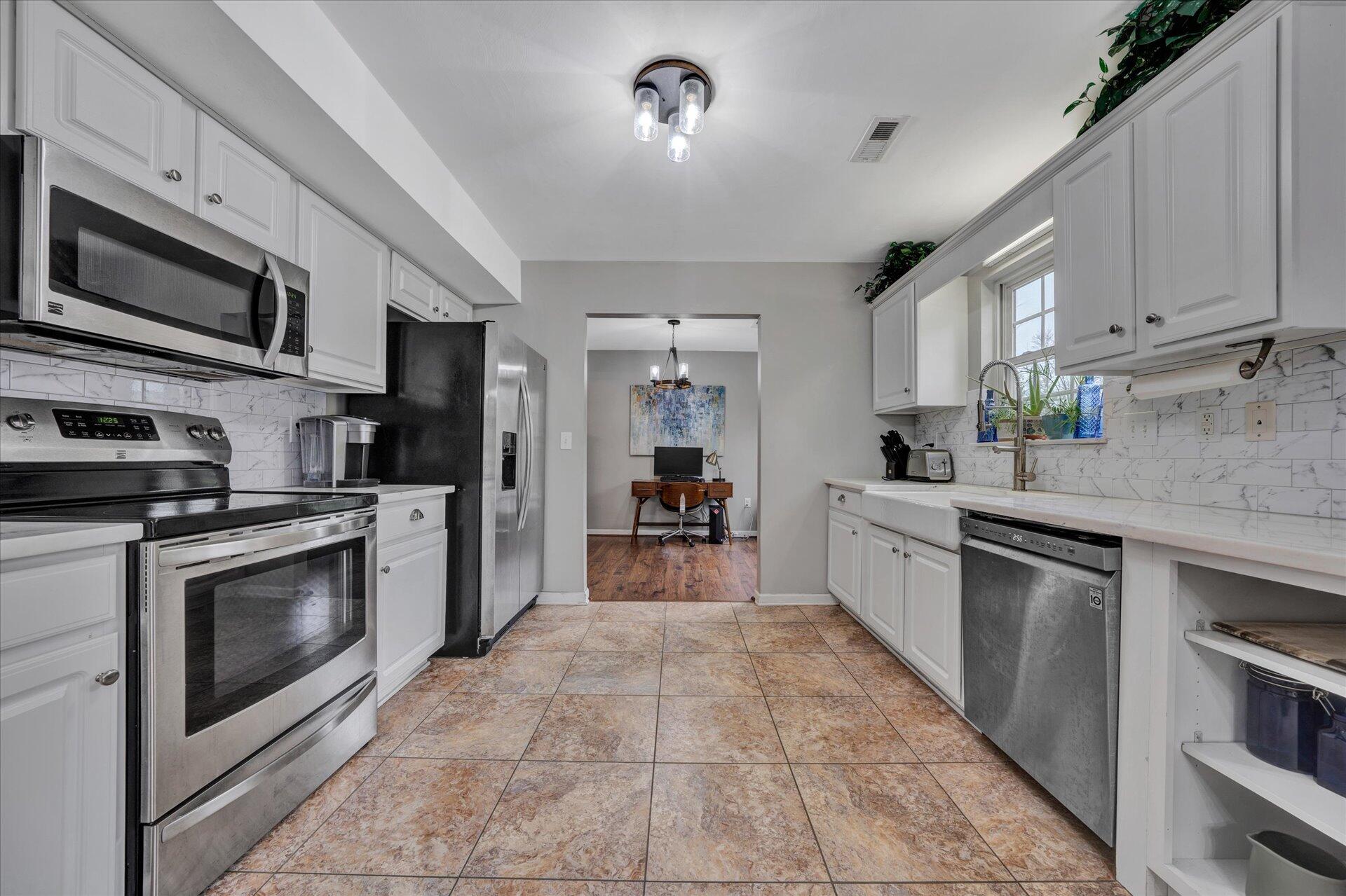 6709 Albert Road Roanoke, VA 24019 - Photo 14 of 37 Stainless Appliances